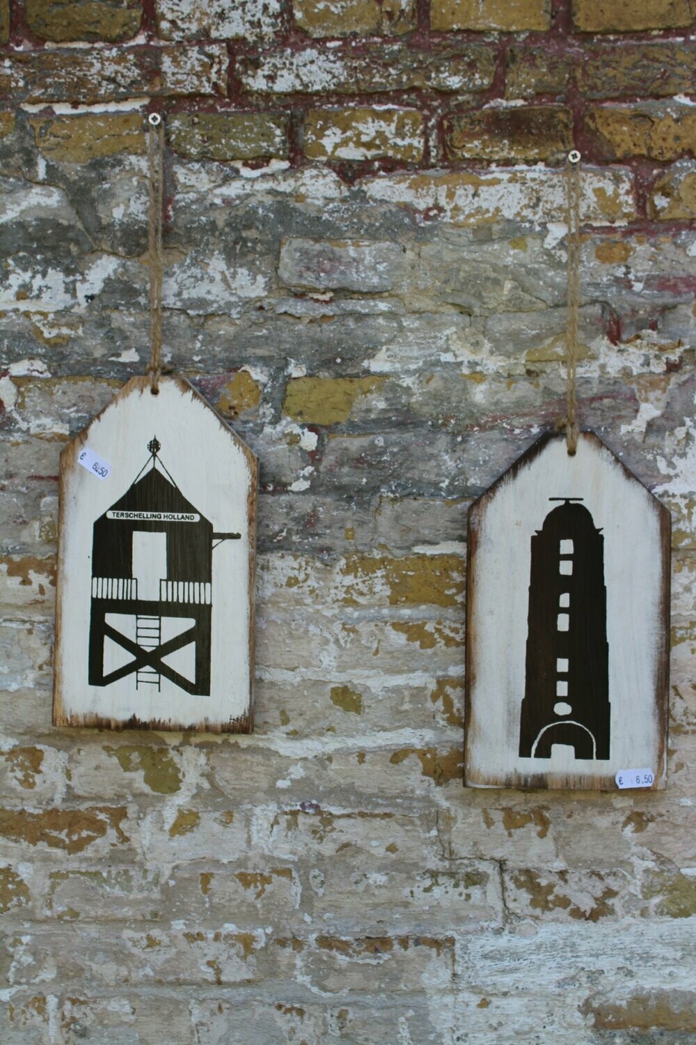 Terschelling drenkelingenhuisje en vuurtoren bord