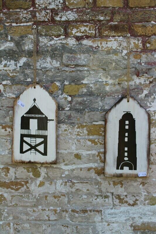 Terschelling drenkelingenhuisje en vuurtoren bord