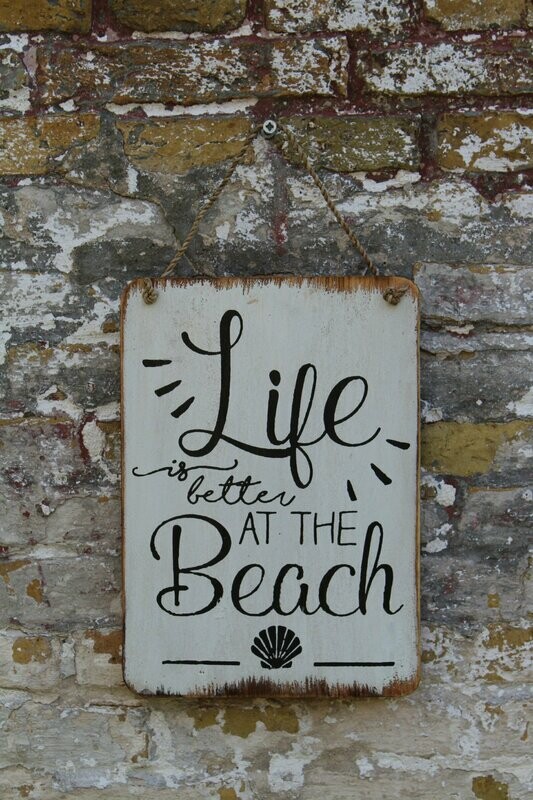 Life is better at the beach bord