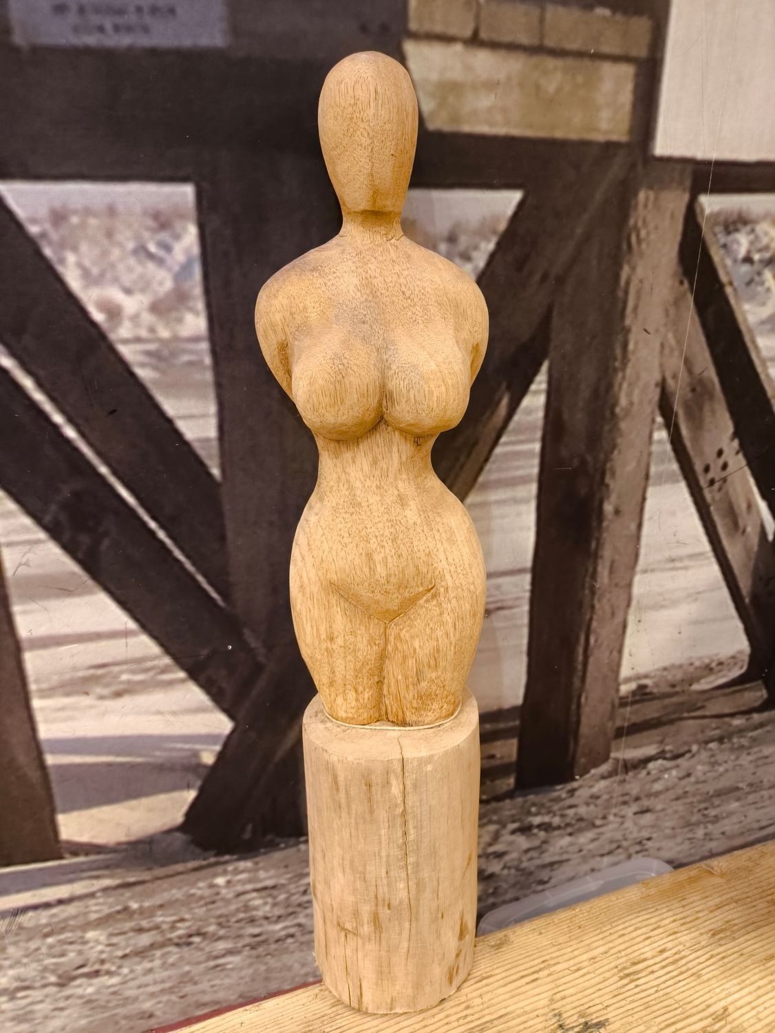 Houten beeld vrouwen buste
