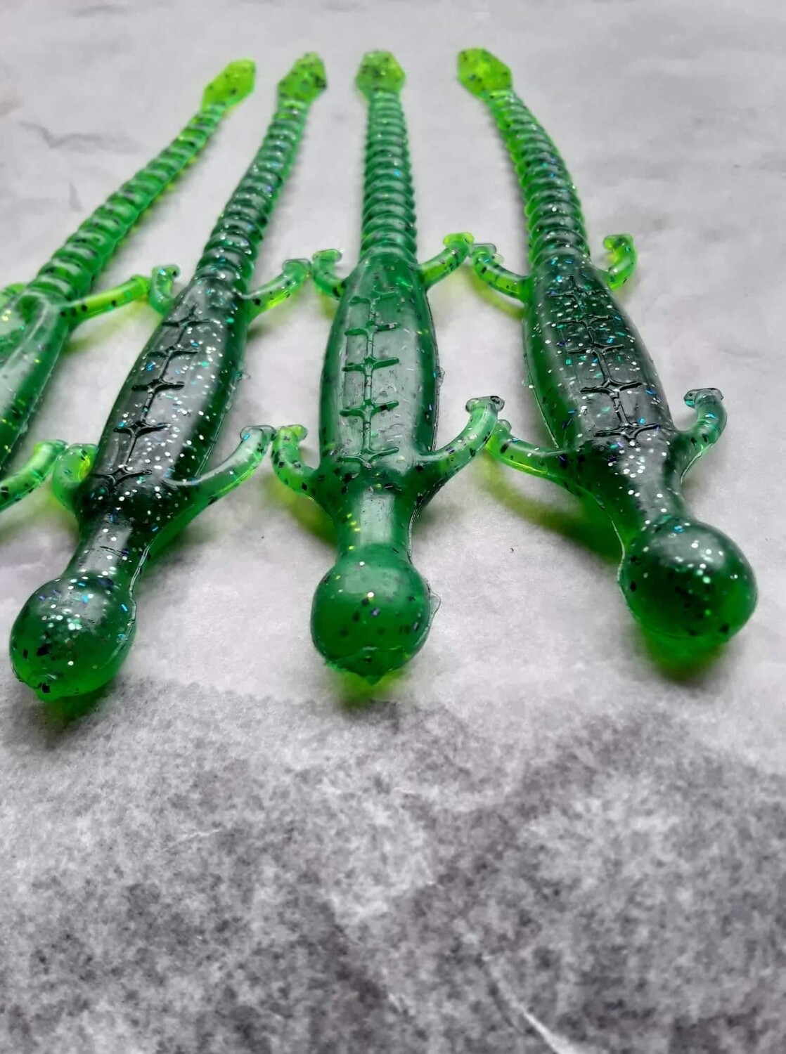 4&#39;&#39; Lizard floating 