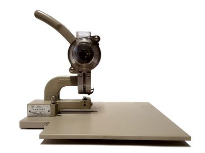 Semi-automatic eyelet machine Piccolino S