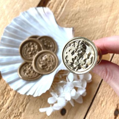 Seal stamp "BYREDO MOON"