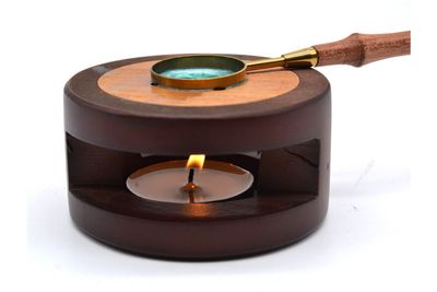 Melting pot for sealing wax
