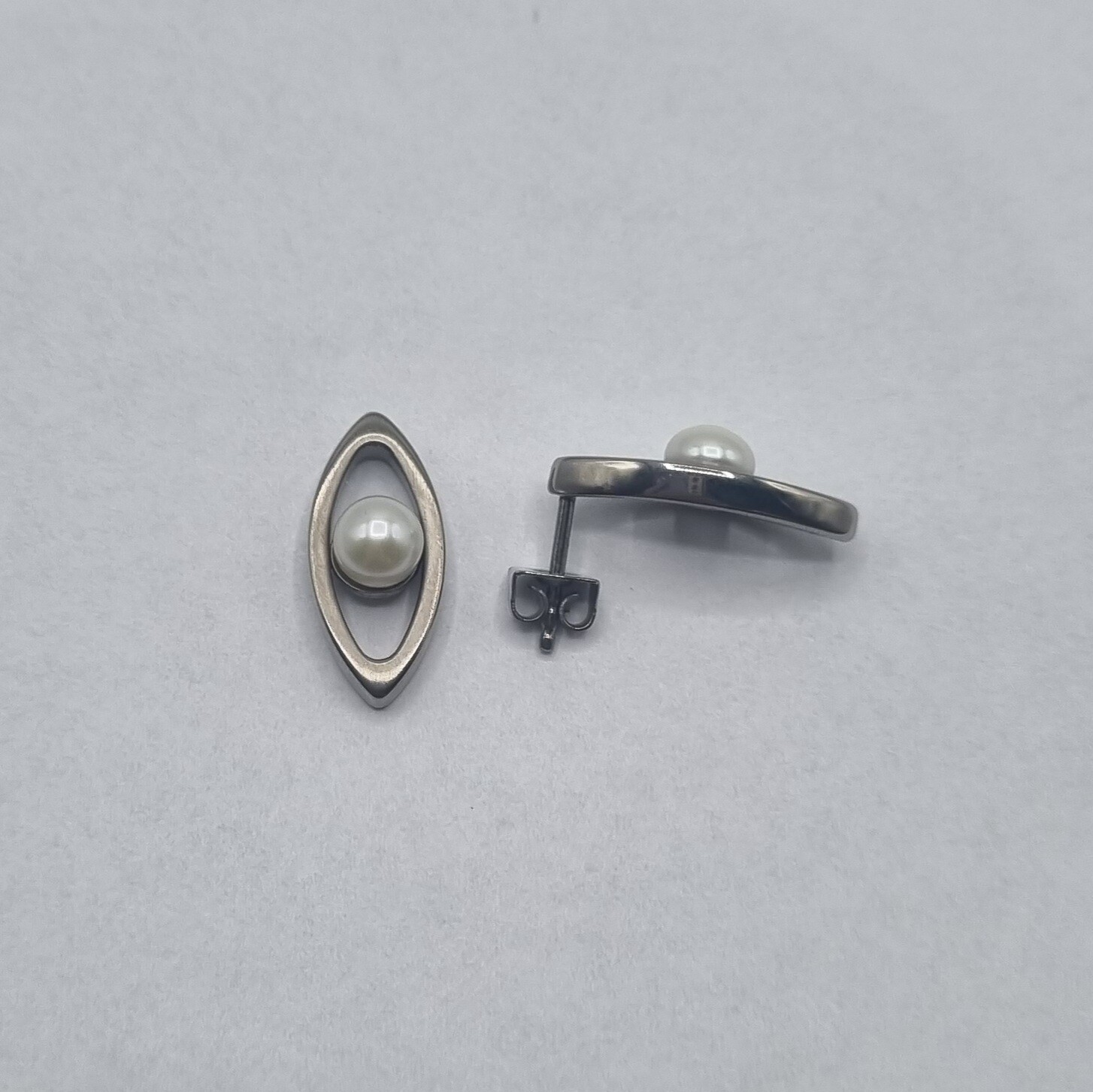 Ohrstecker Titan