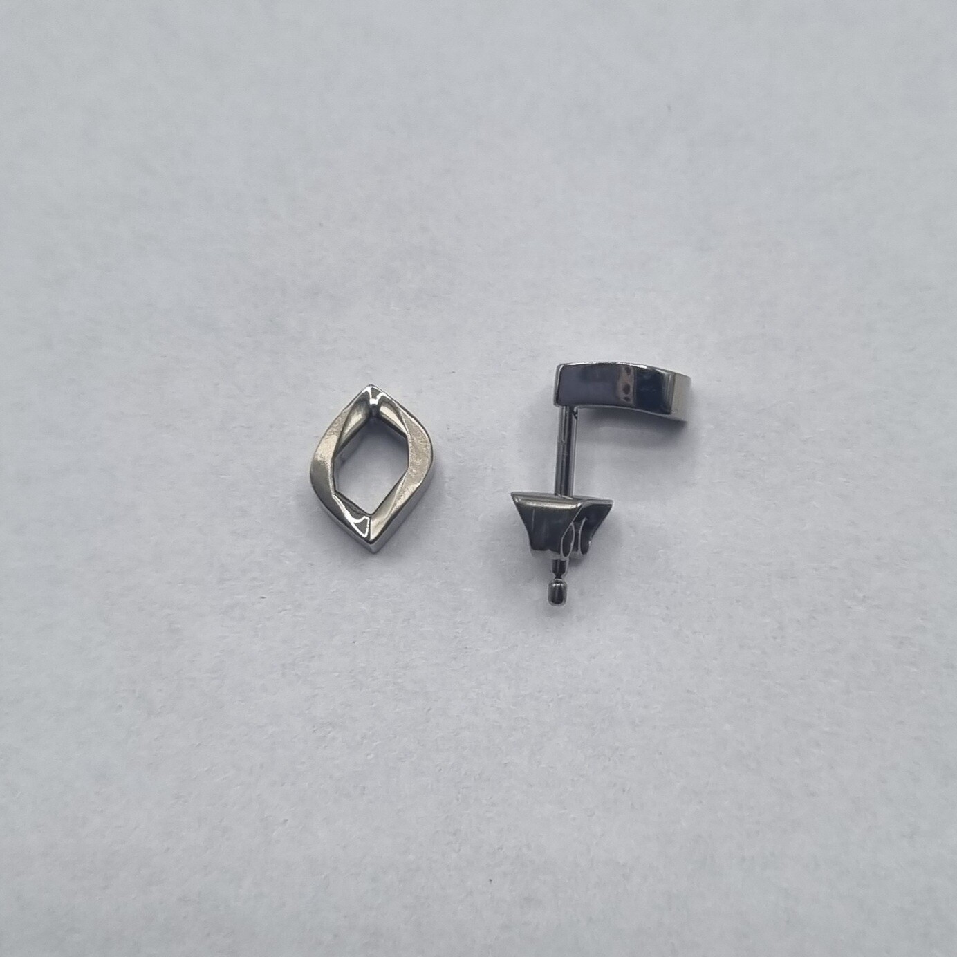 Ohrstecker Titan