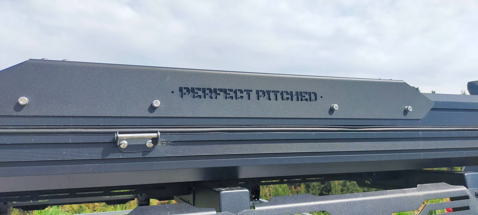 30 sec opening Alum Hard Shell A frame X cross-145cm wide, incl Roof Racks!