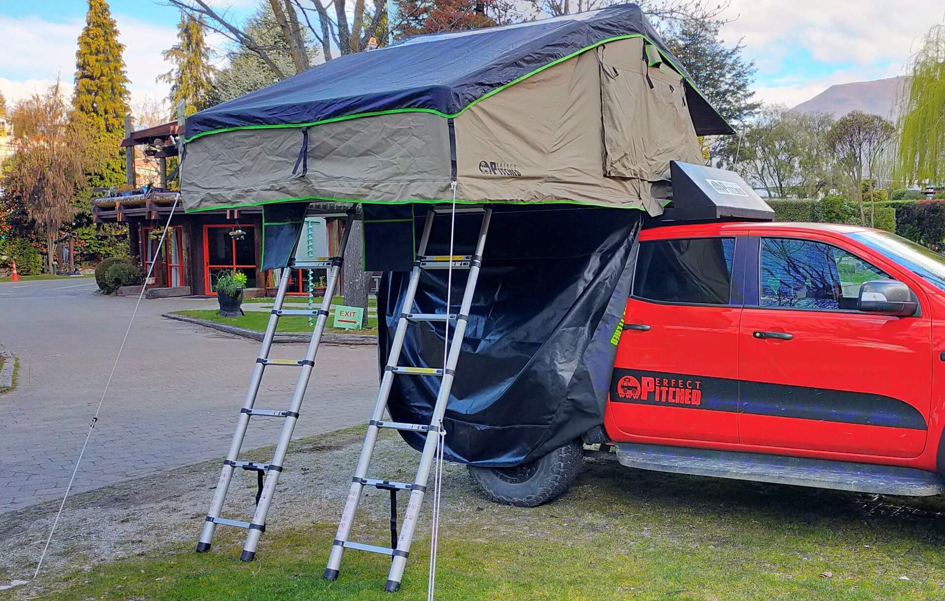 Gen4 Roof Top Tent SRT01E-200. The California King+ mattress!