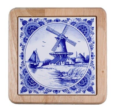 Houten serveerplank met Delftsblauwe tegel