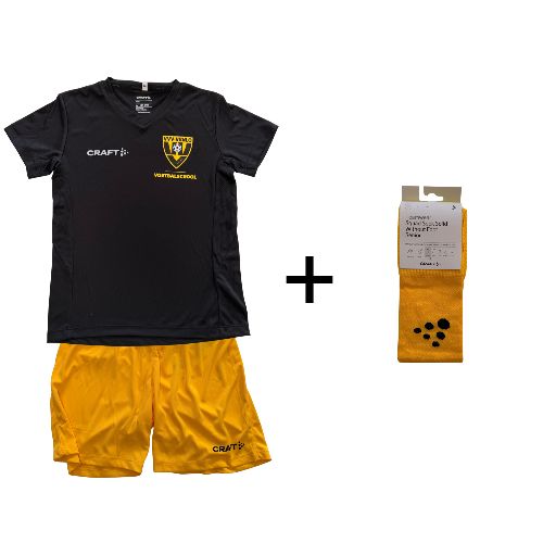Trainingsshirt inclusief sokken en broek Trainingsshirt inclusief sokken en broek