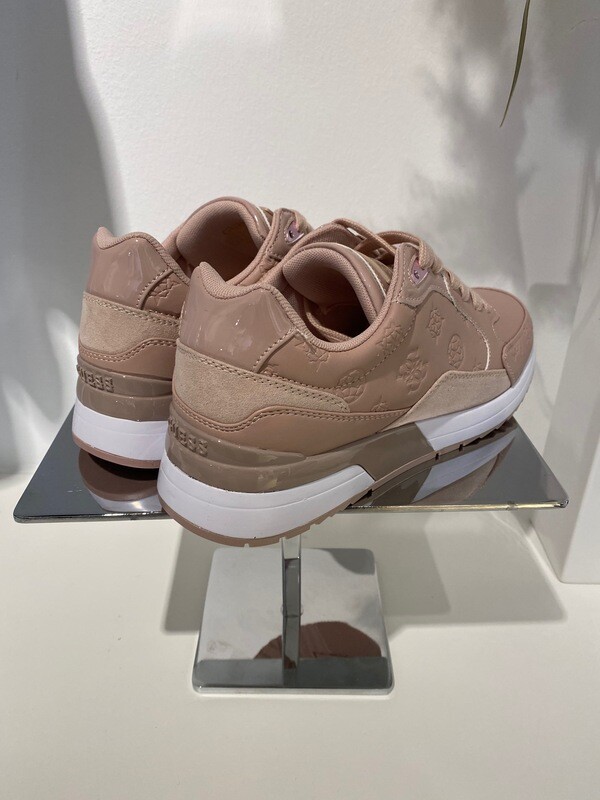 Sneaker