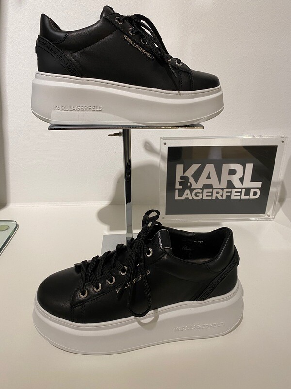 Sneaker