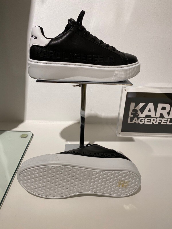 Sneaker