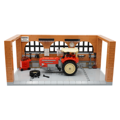 Bundle: Schlüter Werkstatt-Diorama mit Super 650 Traktor Klemmbausteine Modell