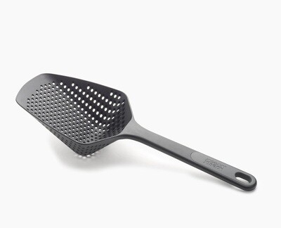 Scoop™ Plus კოვზი-საწური, შავი