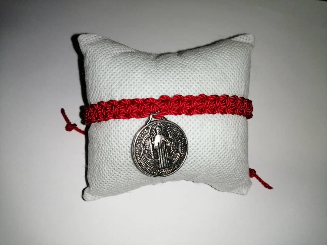 Pulsera con dije de San Judas
