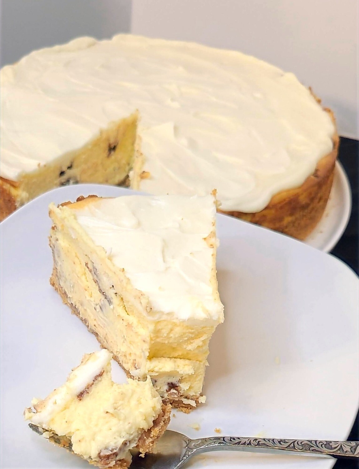 Cinnamon Roll Cheesecake