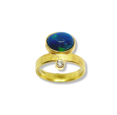 Ring aus 750er Gelbgold 18K Schwarzer Opal und Diamant