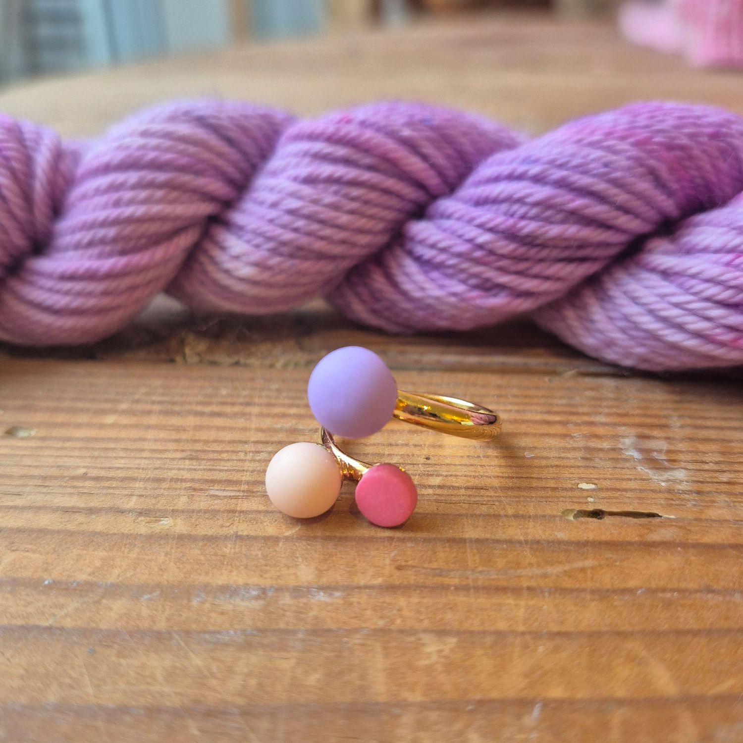 Triple strikkering (forgyldt) - Lilla/pink