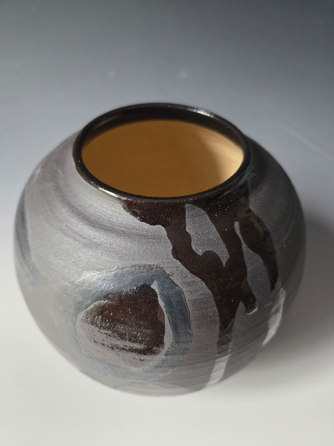 Black Matte &amp; Gloss Globe Vase