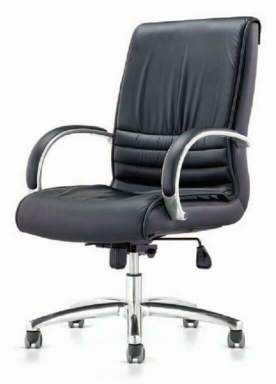 Medium Major Chair with wheels (Black)