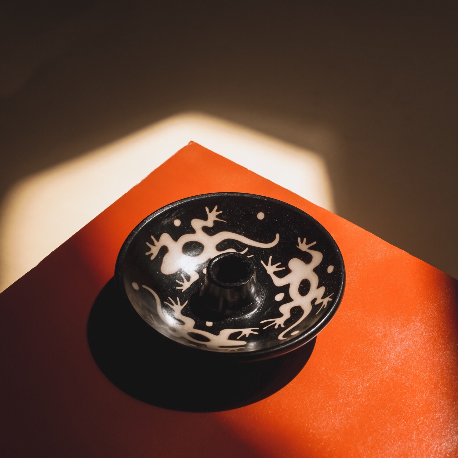 Palo Santo Holder (with five Palo Santo incense sticks), Choose a pattern/color: Lizard