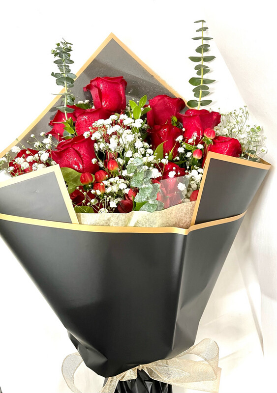 Dz. Premium Rose Hand-Held Bouquet