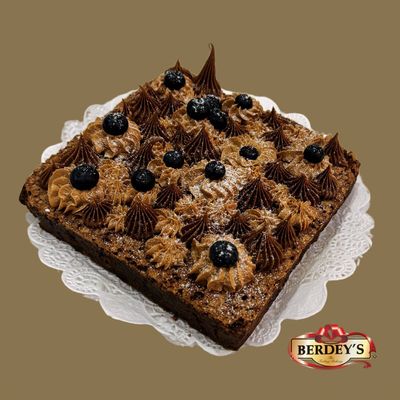 Torta Brownie Melcochuda con Arándanos y Rosetones