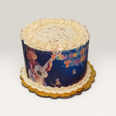 Torta Coco personalizada con imagen comestible para primer cumpleaños infantil en Bogotá