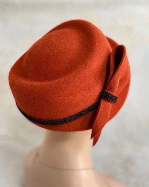 Damenhut im Stil der 1950er Jahre