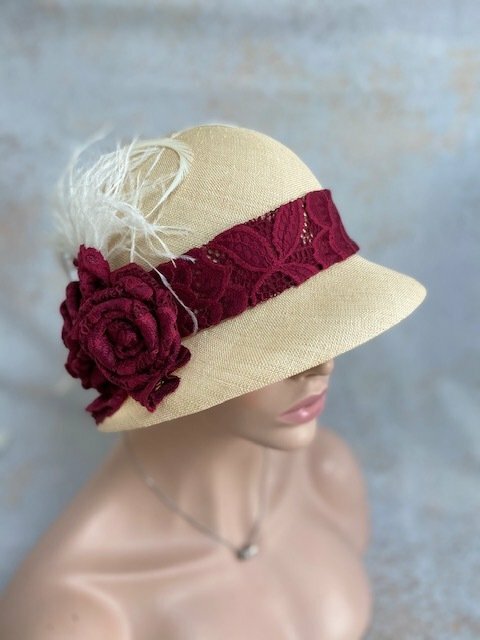 Frauenhut Cloche aus Sisol im Stile der 1920er Jahre