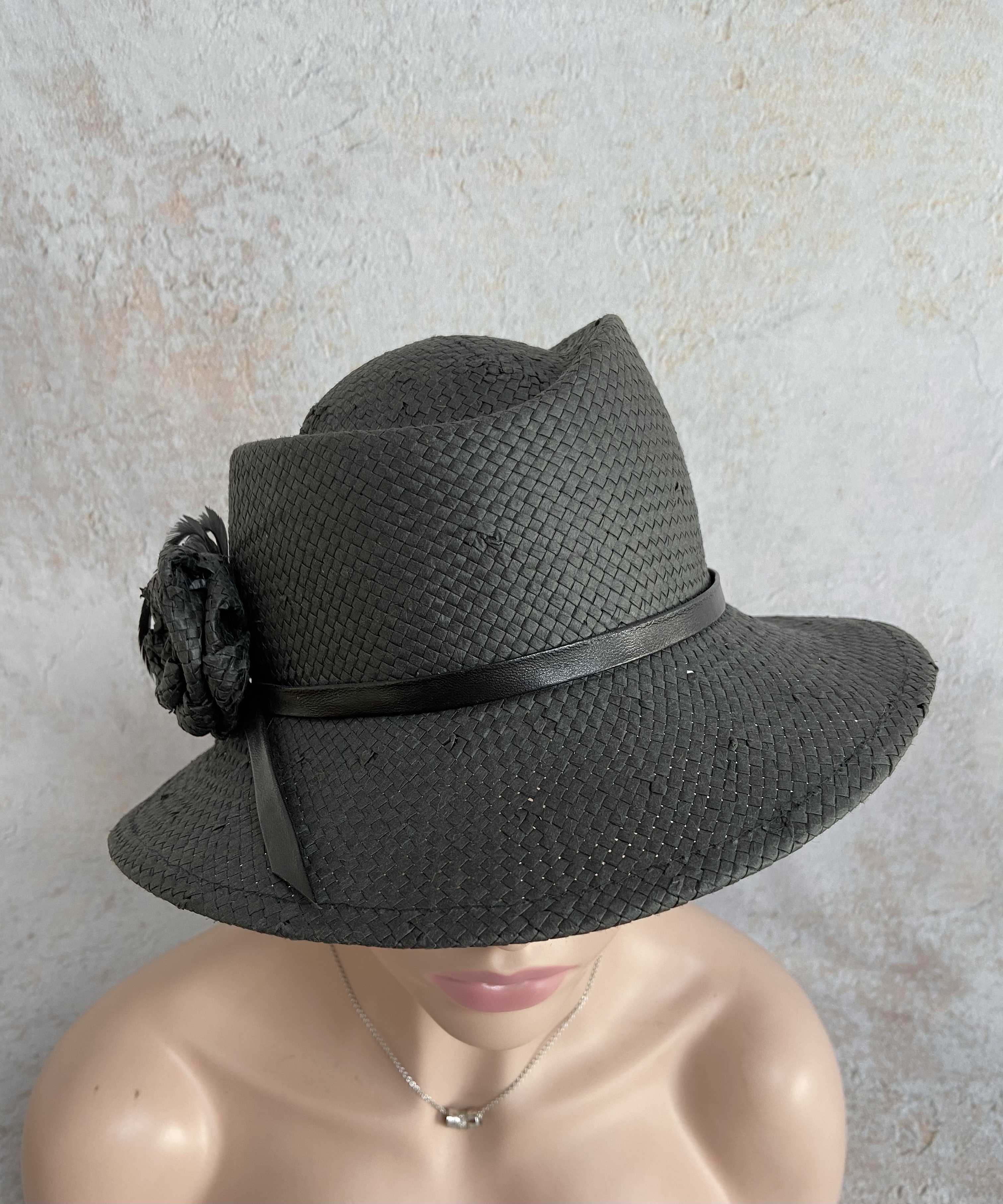 Damenhut Fedora mit breiter Krempe