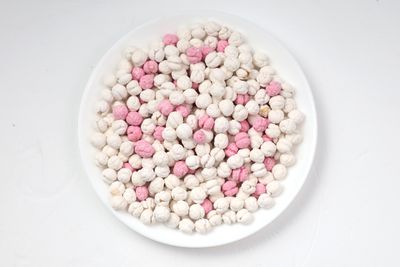 Chickpeas coated.  قظامه بالسكر