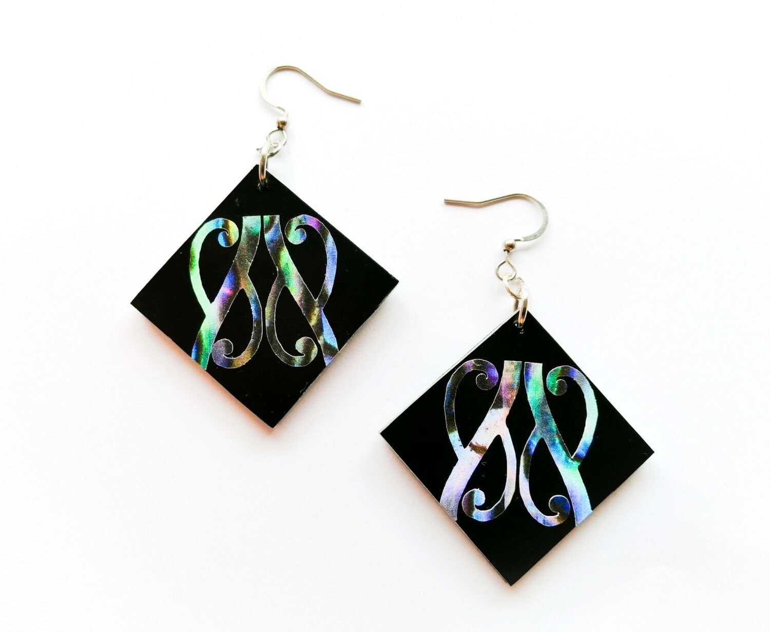 Pīwari, Tae/Colour: Paua, Base: Pango/Black