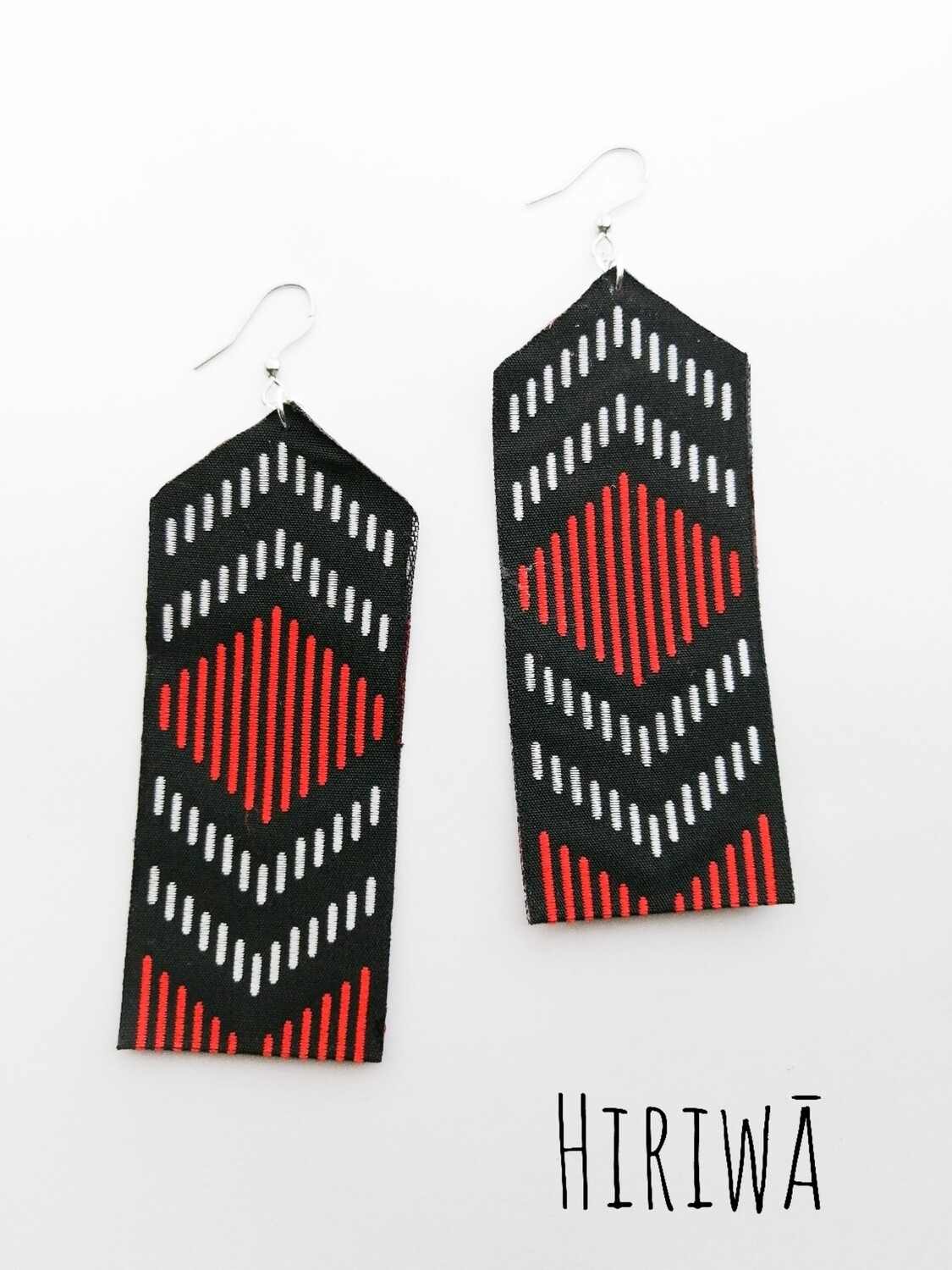 Tīpuna, Tae - Colour: Whero - Red