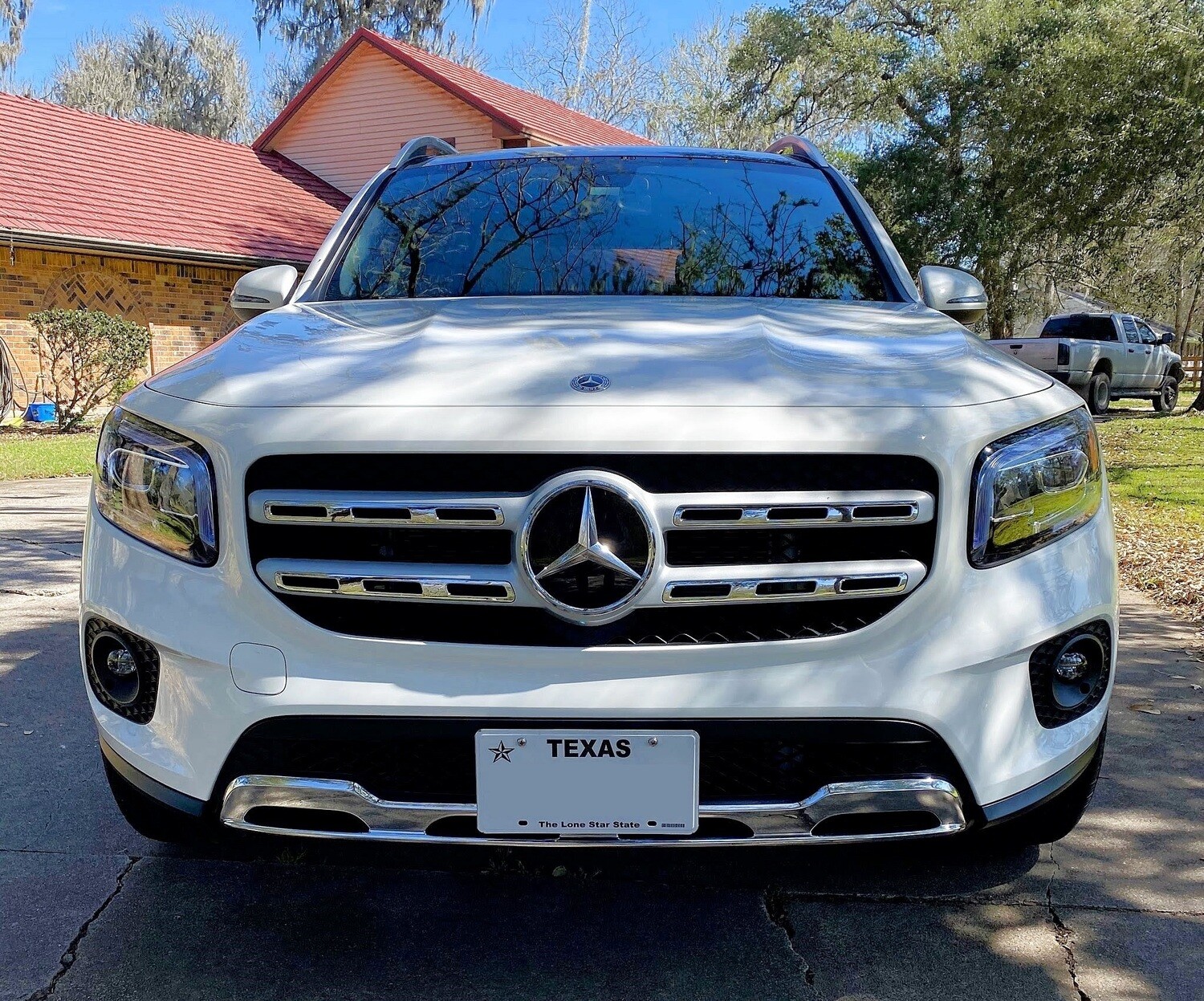 SLY BRACKET FOR MERCEDES BENZ MODELS WITH MESH LOWER GRILLE