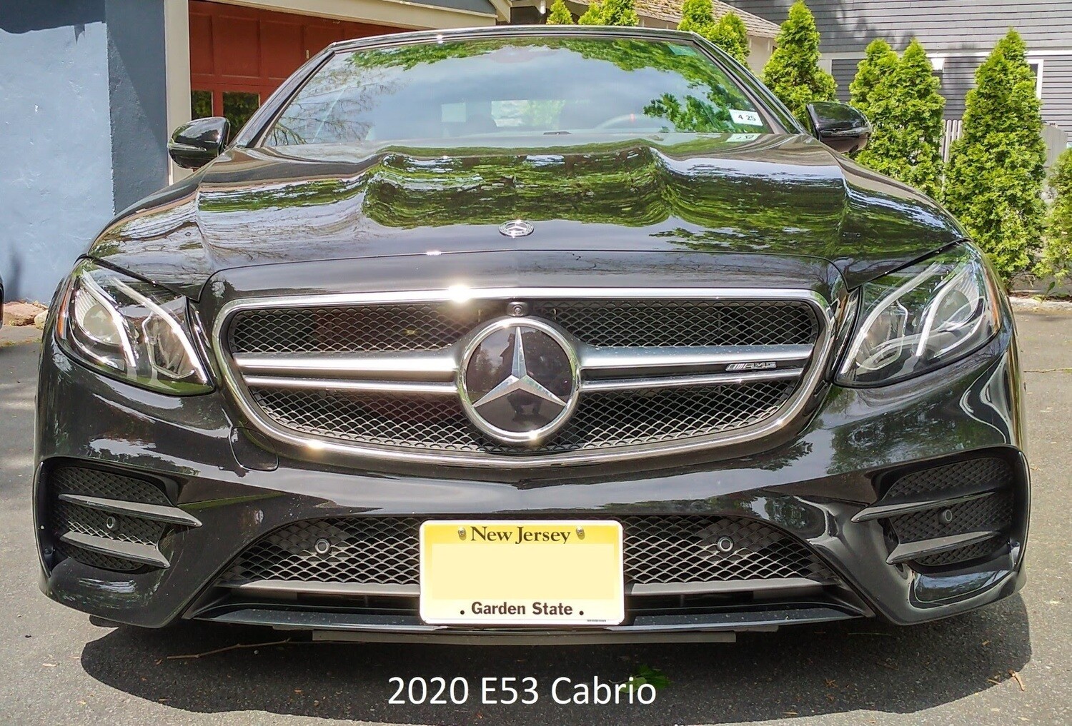 Sly Bracket for Mercedes-Benz models with mesh lower grille.