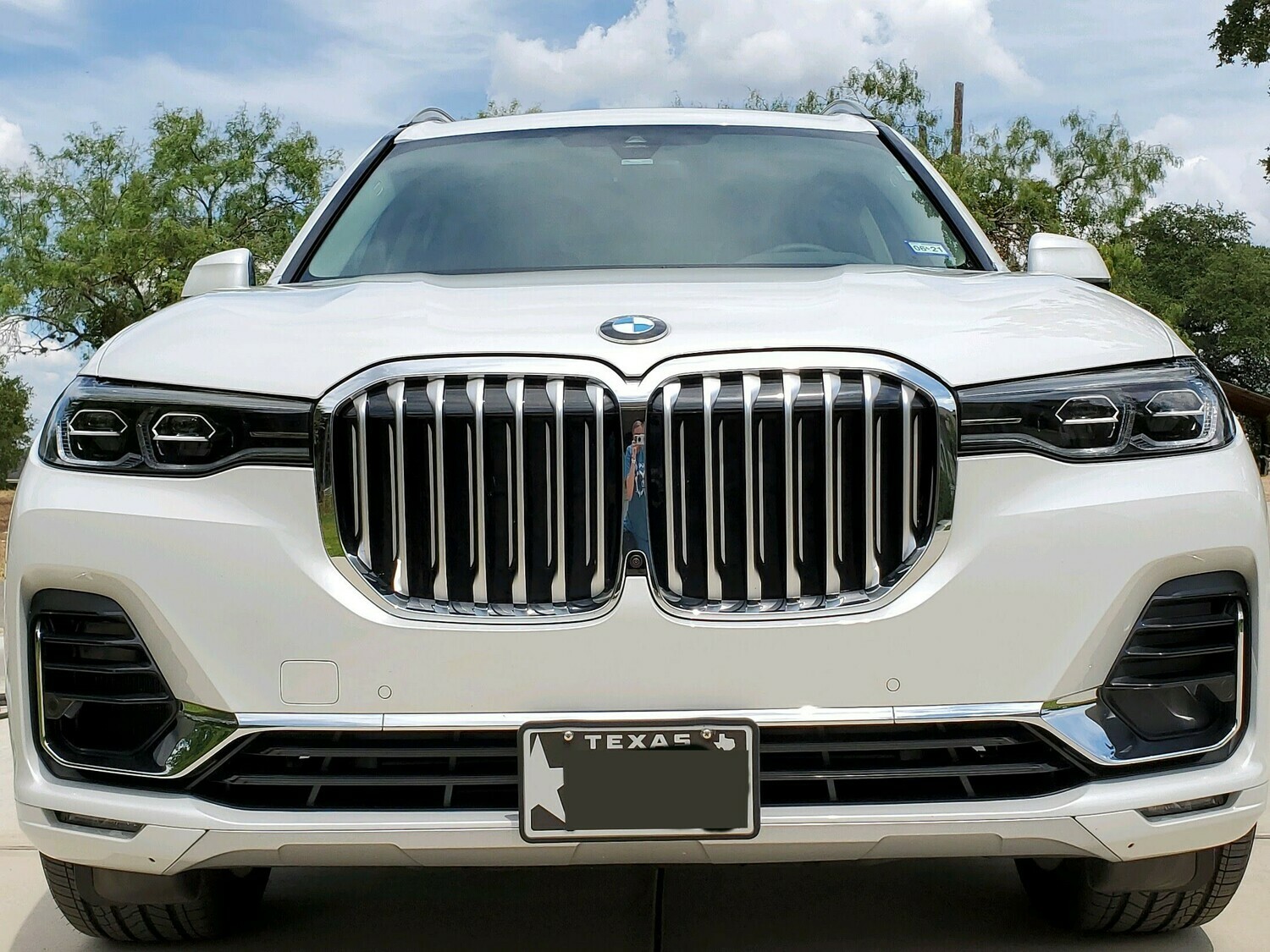 Sly Bracket fits BMW models with horizontal or vertical slats lower grille