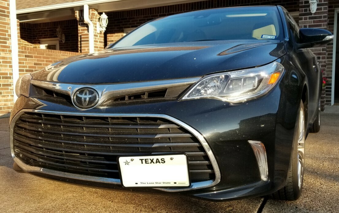 SLY BRACKET FITS TOYOTA MODELS WITH HORIZONTAL SLATS LOWER GRILLE