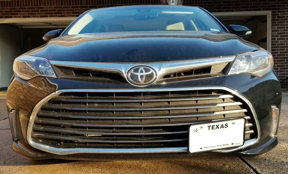 SLY BRACKET FITS TOYOTA MODELS WITH HORIZONTAL SLATS LOWER GRILLE