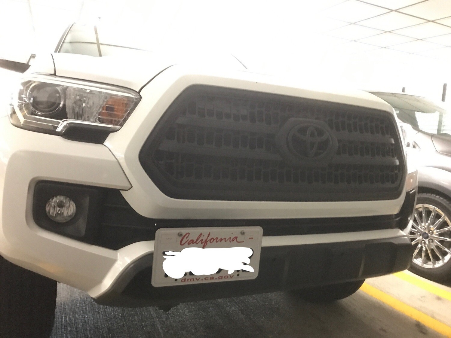 Sly Bracket fits Toyota models with horizontal slats lower grille.