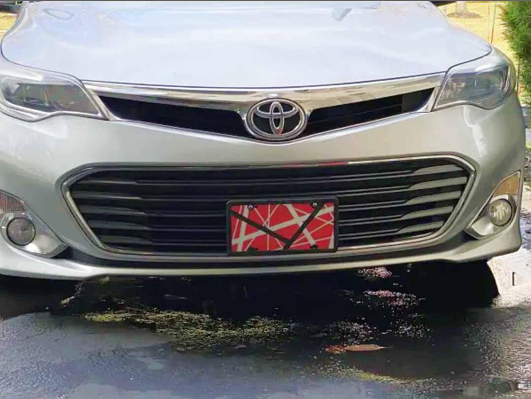 Sly Bracket fits Toyota models with horizontal slats lower grille.