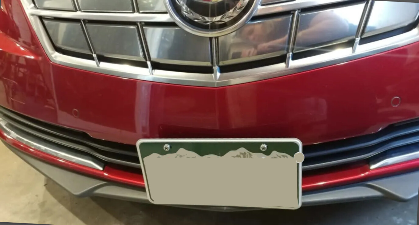 SLY BRACKET FOR CADILLAC WITH HORIZONTAL SLAT LOWER GRILLE