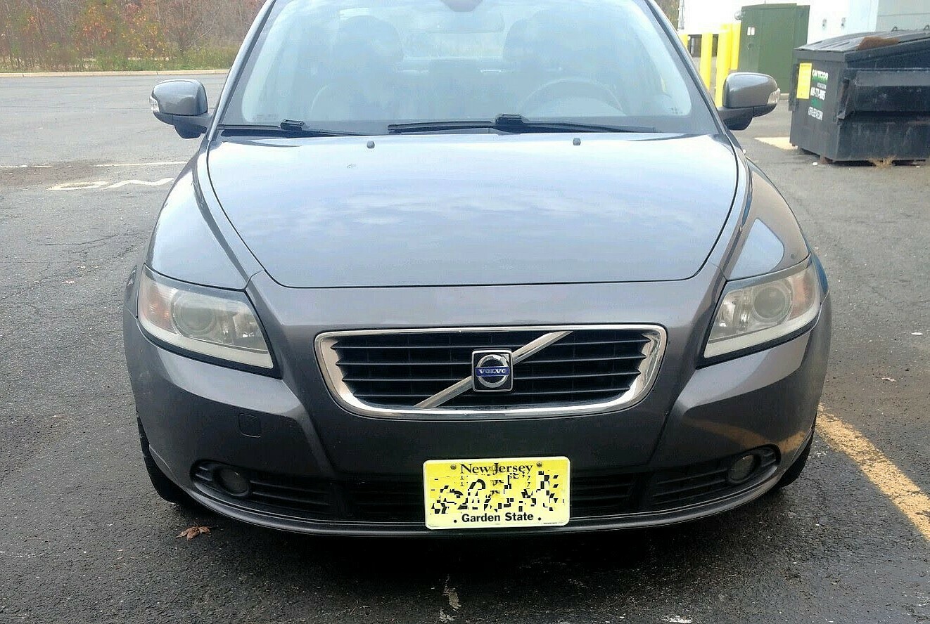 Sly Bracket fits Volvo models with horizontal or vertical slats lower grille.