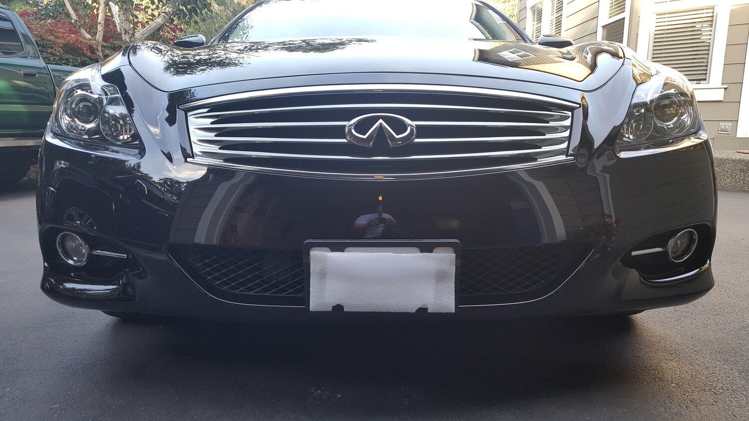 Sly Bracket for Infiniti models with mesh-style lower grille.
