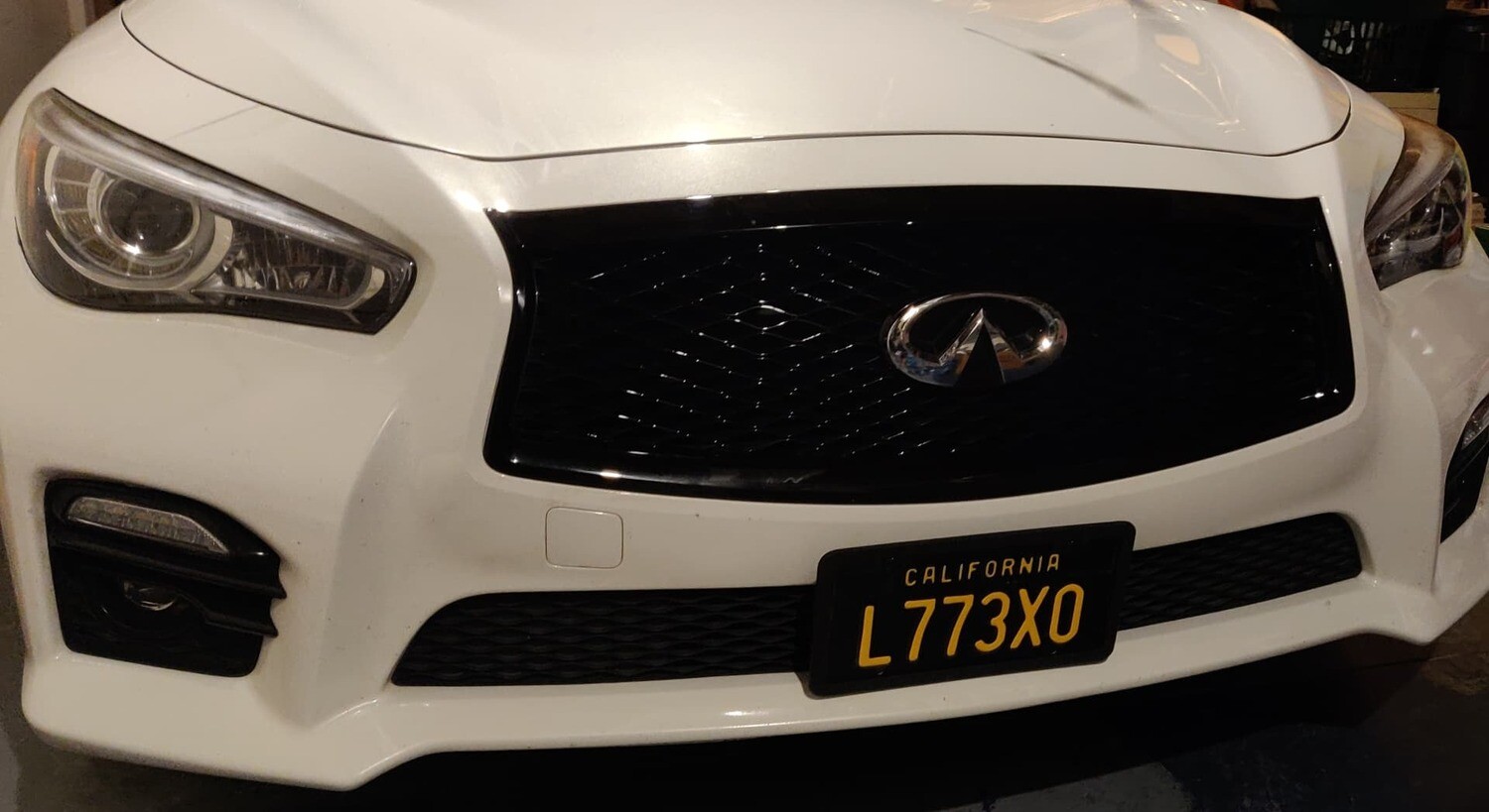 Sly Bracket for Infiniti models with mesh-style lower grille.