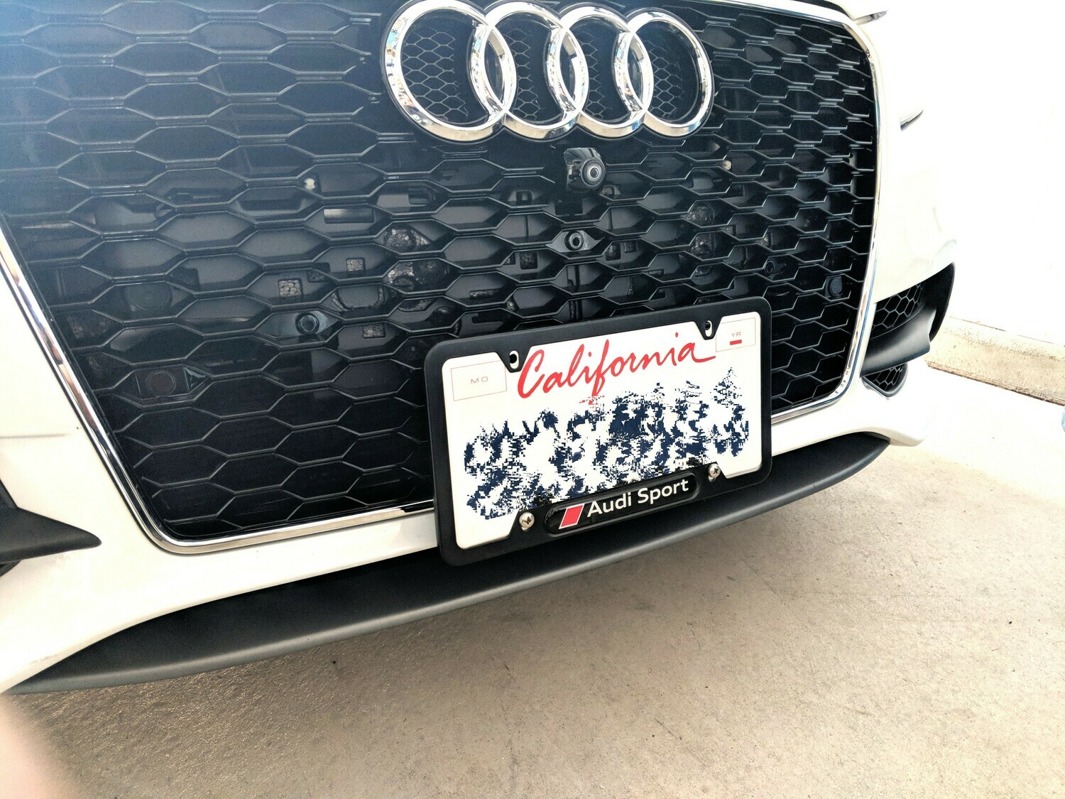 Sly Bracket for Audi featuring a mesh-style lower grille.