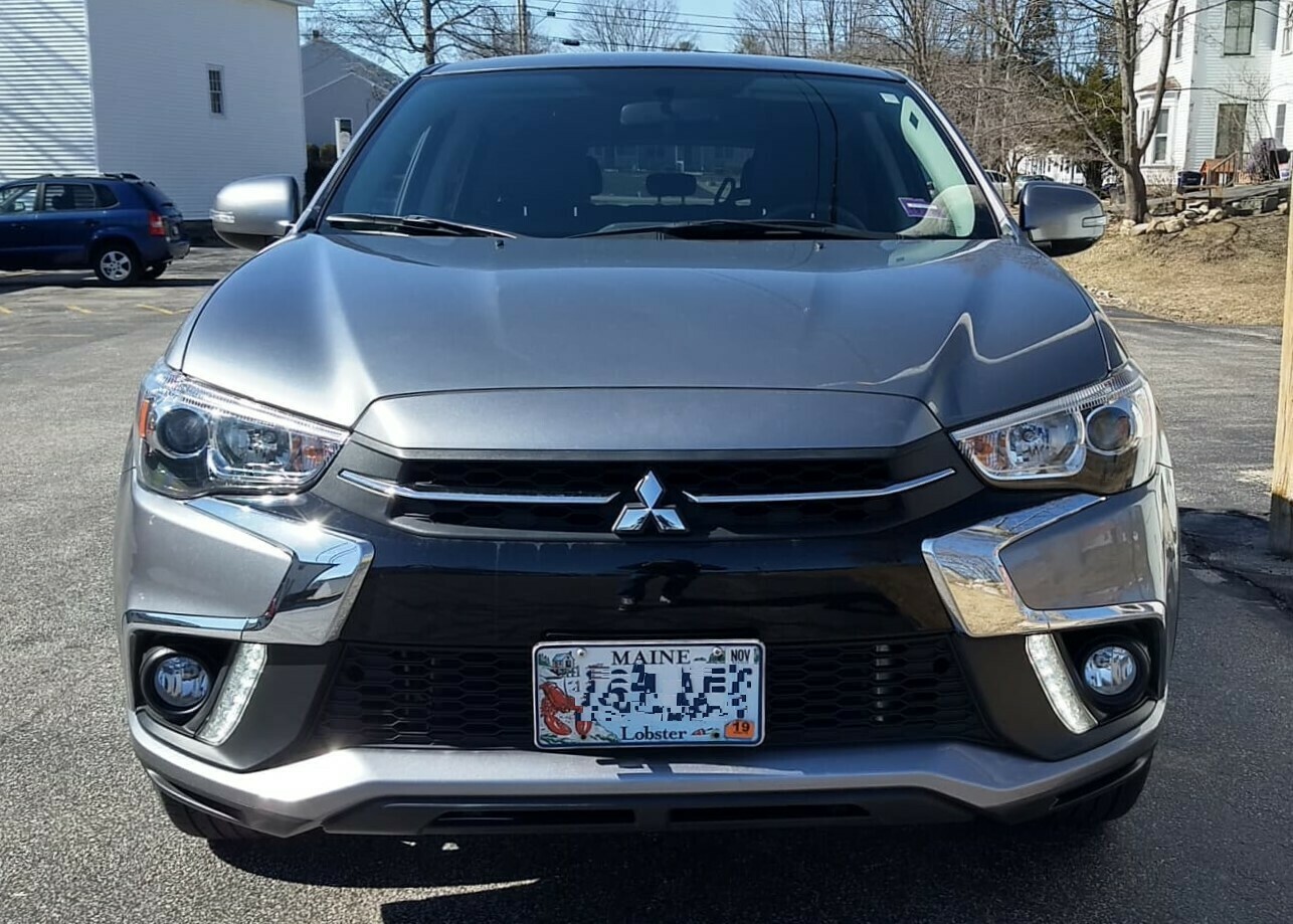 Sly Bracket for Mitsubishi with mesh-style lower grille.