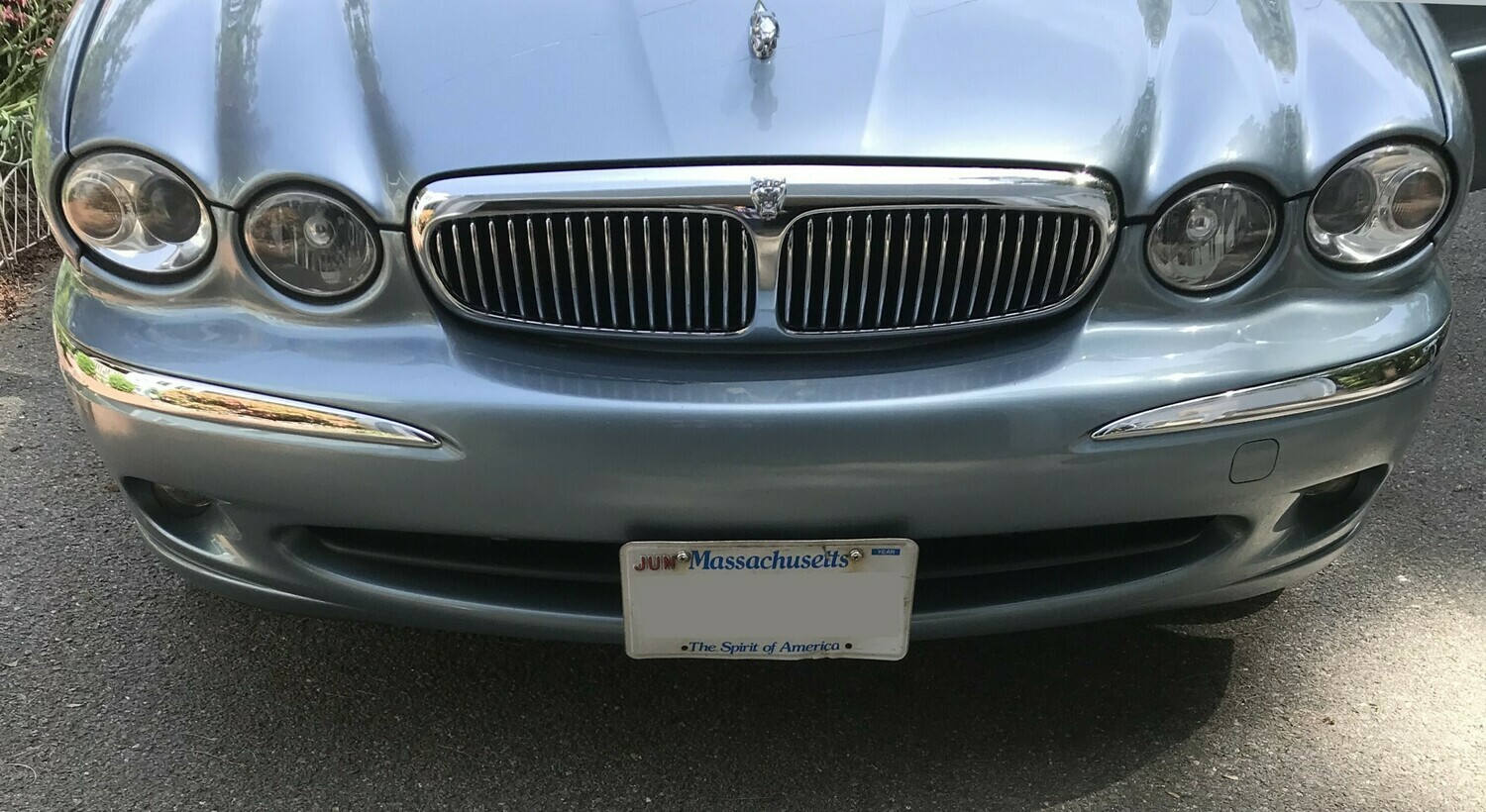 Sly Bracket fits Jaguar models with horizontal slats lower grille.