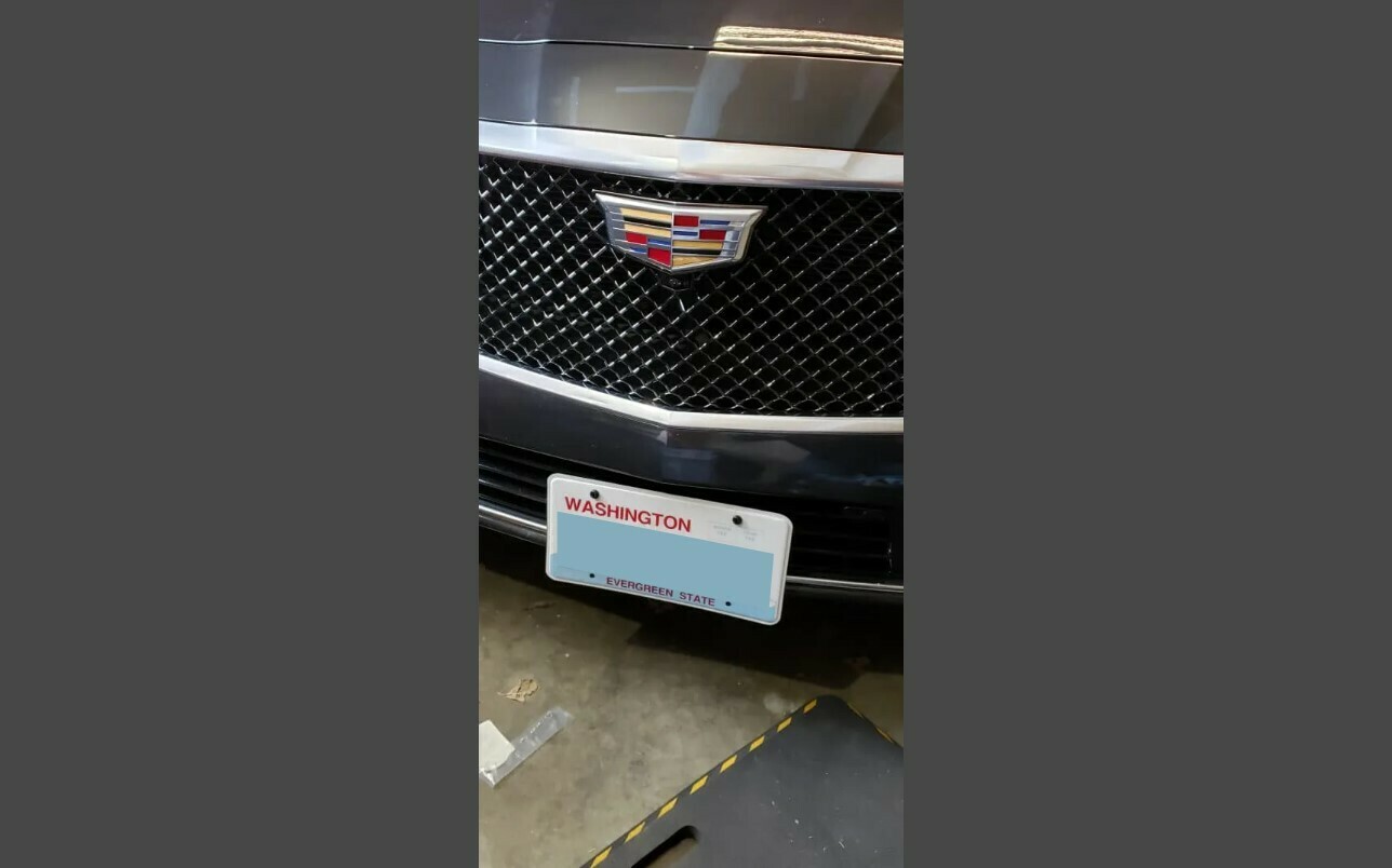 Sly Bracket for Cadillac CT6 with horizontal slat lower grille